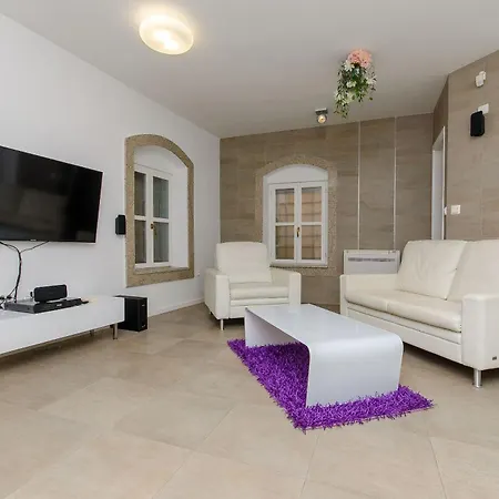 Mama Palace Apartment